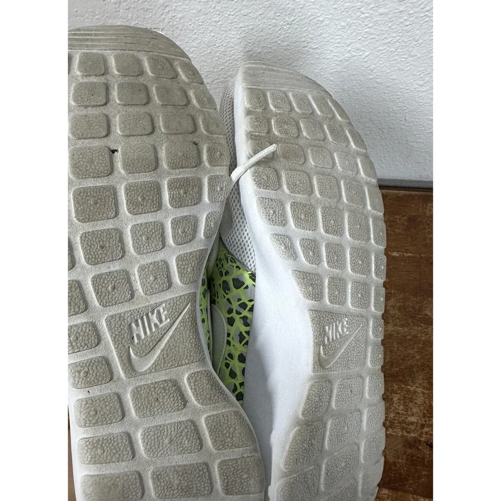 Nike Roshe One Shoes Womens Size 8 Safari‎ Print Volt 833928-100 Sneakers
